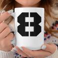タイポグラフィ 太字 ステンシル 8番 数字 8 コーヒーマグ 面白い贈り物