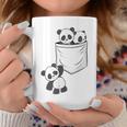 パンダ愛好家のためのポケットの中のかわいいカワイイベイビーパンダ コーヒーマグ 面白い贈り物