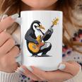 ベースギターを弾くペンギン ペンギン コーヒーマグ 面白い贈り物