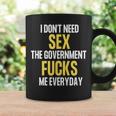 I Don't Needegs The Government F's Me Daily コーヒーマグ ギフトのアイデア