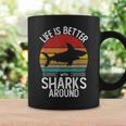 Life Is Better Withharks Around レトロ シャーク コーヒーマグ ギフトのアイデア