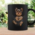 ヨークシャーテリアをポケットに入れて、ヨーキー犬愛好家に。 コーヒーマグ ギフトのアイデア