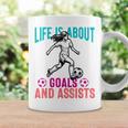 Life's About Goals And Assists サッカー 面白いサッカー選手 コーヒーマグ ギフトのアイデア