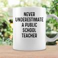 Never Underestimate A Publicchool Teacher Motivational コーヒーマグ ギフトのアイデア