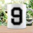 【バックプリント・背中側】9 数字 背番号 ユニフォーム ナンバー【ブラック／黒 の文字】スポーツ 練習着 部活 コーヒーマグ ギフトのアイデア