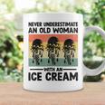 アイスクリームを持った老婆を決して過小評価しない コーヒーマグ ギフトのアイデア