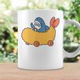 エビフライのくるまを運転するサメ コーヒーマグ ギフトのアイデア