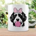 バブルガムを持つバーネドゥードル犬 コーヒーマグ ギフトのアイデア