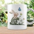 蝶のイースターとデイジーを保持している甘いウサギのウサギ 長袖tシャツ コーヒーマグ ギフトのアイデア