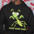 Love Ain't Easy カマキリ ユーモア 昆虫 恋人 ジョーク パーカー 面白い贈り物