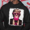 Pro Trump Bubble Gum Pink Glasses Donald Trump パーカー 面白い贈り物