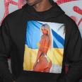 セクシーガールグラフィックtシャツ 「モダンピンナップガール&ウクライナ国旗2」 パーカー 面白い贈り物