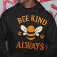 蜂はいつも優しく。先生の優しさ パーカー 面白い贈り物