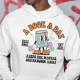 A Book A Day Keep The Mental Breakdown Away Book Lovers パーカー 面白い贈り物
