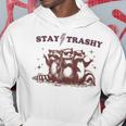 Stay Trashy Raccoon Opossum パーカー 面白い贈り物