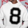 【バックプリント・背中側】8 数字 背番号 ユニフォーム ナンバー【ブラック／黒 の文字】スポーツ 練習着 部活 パーカー 面白い贈り物