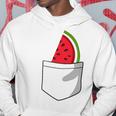 ポケットに入ったスイカのポケットプリントの面白いスイカ。 パーカー 面白い贈り物