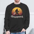 Basssquatch ビッグフット 釣り バス フォレスト シルエット スウェットシャツ 高齢者への贈り物