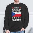Raised By A Czech Father Father's Day Czech Republic Flag スウェットシャツ 高齢者への贈り物