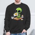 トーストに目玉焼きを食べるエイリアン スウェットシャツ 高齢者への贈り物