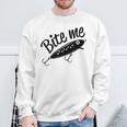 Bite Me 面白いフィッシャーマンフィッシングルアー スウェットシャツ 高齢者への贈り物