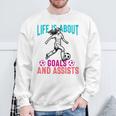 Life's About Goals And Assists サッカー 面白いサッカー選手 スウェットシャツ 高齢者への贈り物