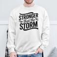 Stronger Than Thetorm Motivational Inspirational Positive スウェットシャツ 高齢者への贈り物