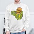 ハンバーガーを食べるかわいいカメ 面白いハンバーガー 長袖tシャツ スウェットシャツ 高齢者への贈り物