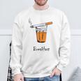 朝食タバコとウイスキー、面白いtシャツギフト。 スウェットシャツ 高齢者への贈り物