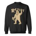 Resist サスカッチティー—面白いクリプティッド抗議 スウェットシャツ