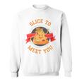 あなたに会うためにチーズクラストとスライス用のスライスが入ったピザ。 長袖tシャツ スウェットシャツ