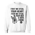 ジャーマン・シェパードはあなたの心を盗みますあなたのベッドとソファを盗みます スウェットシャツ