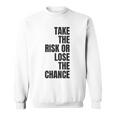リスクを取るか、チャンスを失うか大胆なモチベーションウェア。 スウェットシャツ