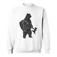 斧と盾を持った熊 中世の熊 バイキング スウェットシャツ
