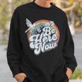 Be Here Now レトロ ヴィンテージ スピリチュアル マインドフルネス スウェットシャツ 彼への贈り物