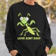 Love Ain't Easy カマキリ ユーモア 昆虫 恋人 ジョーク スウェットシャツ 彼への贈り物