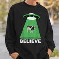 Ufo Cow Abduction Ufo Alien Abduction スウェットシャツ 彼への贈り物