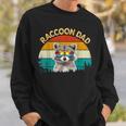 Vintage Retro Wild Animalummerunglass Common Raccoon Dad スウェットシャツ 彼への贈り物