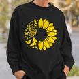 ひまわりと蝶のシルエット、自然の調和。 スウェットシャツ 彼への贈り物