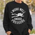 ダイビング I Work Well Under Pressure ダイビング・スポーツ ダイバーの言葉 スウェットシャツ 彼への贈り物