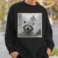 怖いアライグマのセルフィーとビッグフット&面白いサスカッチ。 スウェットシャツ 彼への贈り物