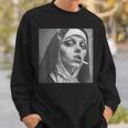 熱い修道女がタバコを吸う、反抗的な修道女 スウェットシャツ 彼への贈り物