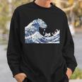 猫がサーフィンをする神奈川の大波 面白い猫の波 かわいい猫、猫好き、かわいい猫 スウェットシャツ 彼への贈り物