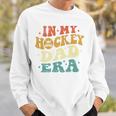 In My Hockey Dad Era ファニーホッケーお父さん ヴィンテージ 父の日 長袖tシャツ スウェットシャツ 彼への贈り物