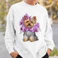 花を持つヨークシャー テリア 長袖tシャツ スウェットシャツ 彼への贈り物