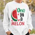面白いスイカ ハワイのビーチでの休暇 メロンの中のかわいいもの スウェットシャツ 彼への贈り物