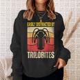 Easy Distracted By Trilobites Trilobite Lover スウェットシャツ 彼女への贈り物