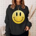 イエロー スマイル ハッピー ピース スマイル フェイス かわいい ユーモア すごい スウェットシャツ 彼女への贈り物