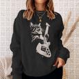 エレキギターを弾く猫 面白い猫ロッカー ロックショーで スウェットシャツ 彼女への贈り物