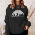 バイカーの進化-人間のモーターサイクルモータースポーツの進化 スウェットシャツ 彼女への贈り物